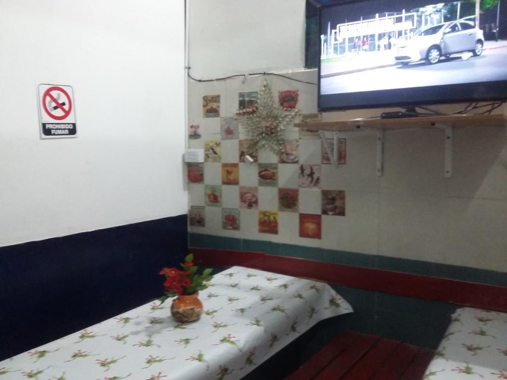 Hospedaje La Rana บัวโนสไอเรส ภายนอก รูปภาพ